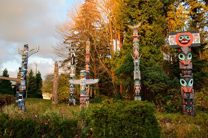 Photography & Hiking in Nature - Lions Gate Bridge and the North Shore views