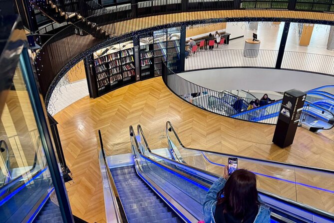 Photography Walking Tour in Birmingham - Ikon Gallery: find reflections with your phone