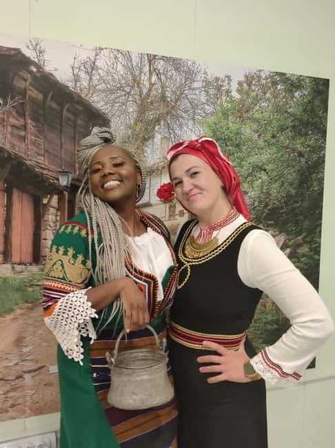 Photos with traditional costumes in Sofia - Finding the bazaar and getting started