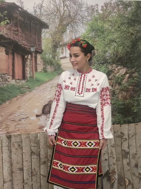 Photos with traditional costumes in Sofia - Choosing a costume and matching jewelry