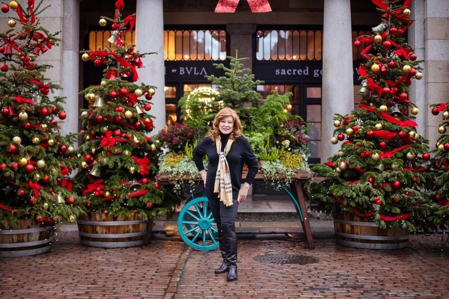 Photoshoot at Notting hill,Covent Garden,St Paul Cathedral - Covent Garden: lively streets and easy family pictures