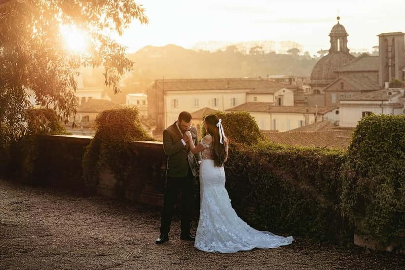 Photoshoot in Rome for couples - The Colosseum outside, with room for strong portraits