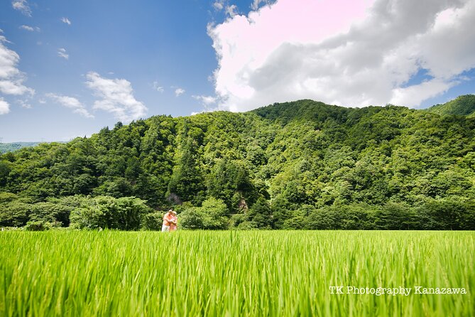 Photoshoot in Shirakawago/Takayama by professional photographer - Who will get the most from this experience?
