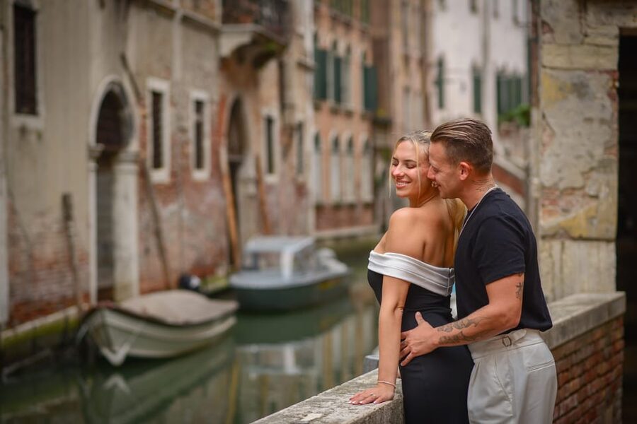 Photoshoot in Venice: Your Story, Our Lens - Book Now! - A Venice photo session with a local eye