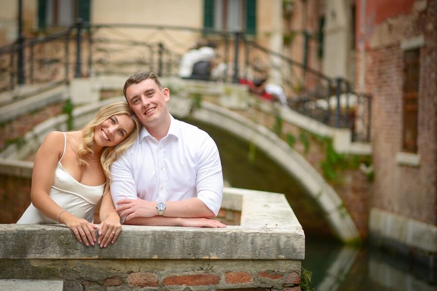 Photoshoot in Venice: Your Story, Our Lens - Book Now! - Meeting at the top of Rialto Bridge