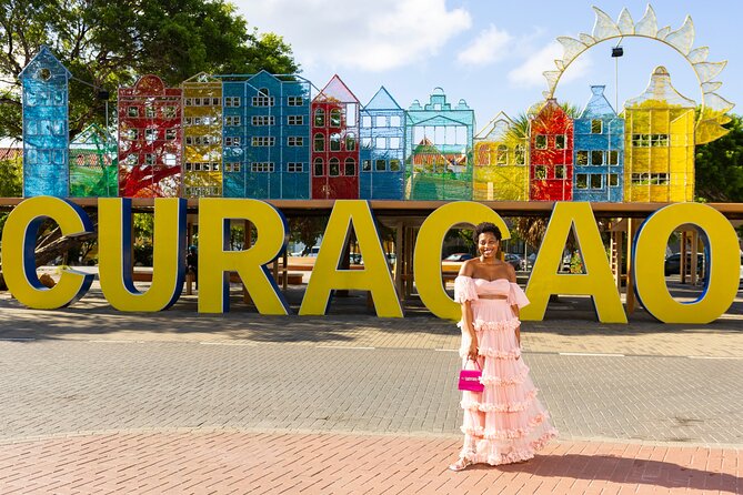 Photoshoot + Reel in Curaçao - The floating bridge adds movement