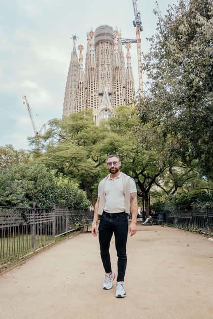 PHOTOSHOOT Sagrada Familia (Quiky Version) - The meeting point requires care