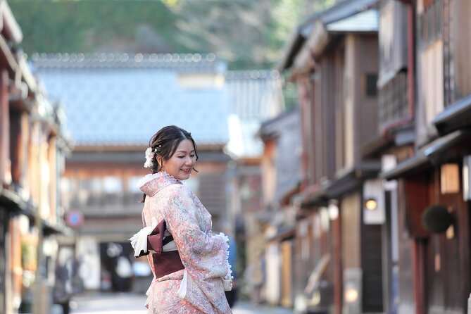 Photoshoot session by professional photographer in Kanazawa - Kimono or casual clothes?