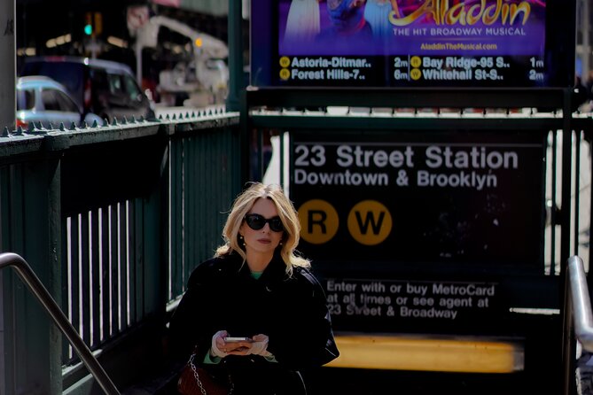 Photoshoot Tour in New York City - Washington Square Park and Greenwich Village