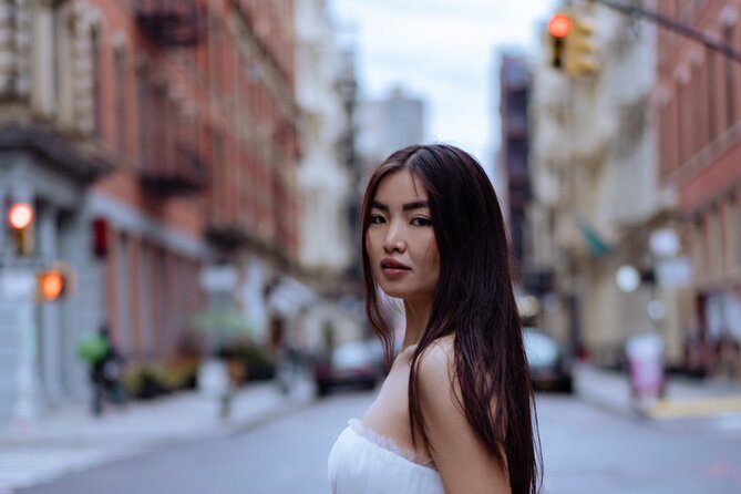 Photoshoot Tour in New York City - Crossing the Brooklyn Bridge