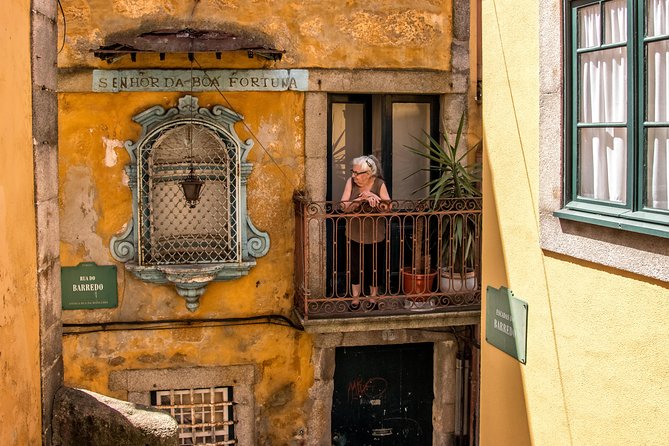 Porto 1/2 Day Walking Photo Tour & Portraits - Why this Porto photo walk feels different