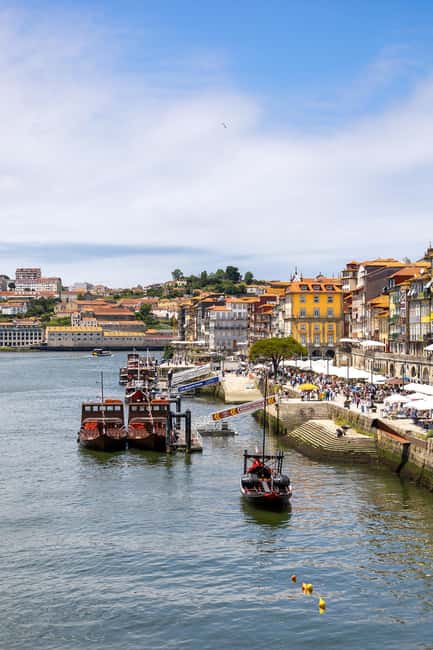 Porto: Photo sessions in Porto city for groups or individuals. - Who gets the best value at $64 per person