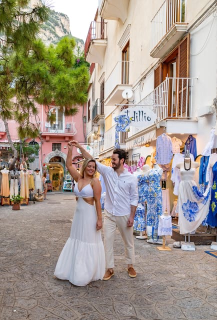 Positano : professional photo shoot for couples and families - Starting at Piazza dei Mulini