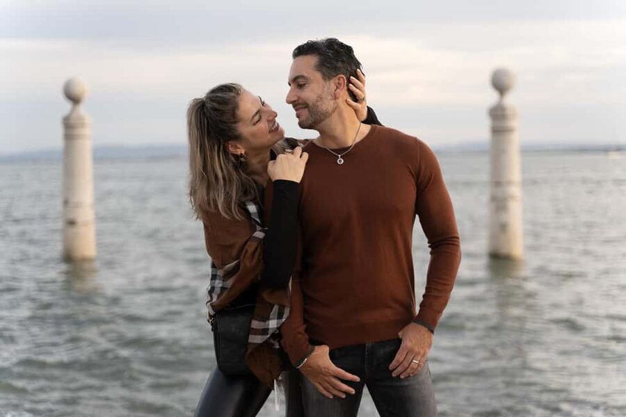 Praça do Comércio: Professional Photoshoot with a Local - How Nelson handles first-time posing