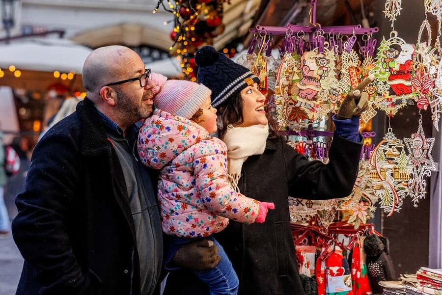 Prague: Christmas/Easter Markets Tour with Photoshoot - Timing, flexibility, and practical details