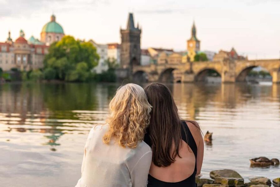 Prague: Photoshoot with a French- and/or English-speaking photographer - Timing, cancellation, and practical value