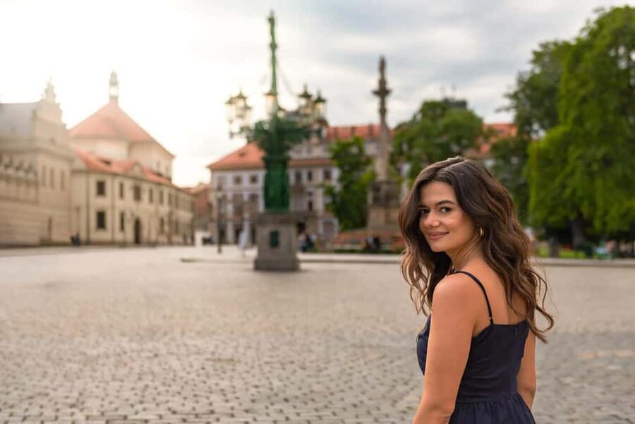 Prague: Photoshoot with a French- and/or English-speaking photographer - Choosing the right Prague backdrop
