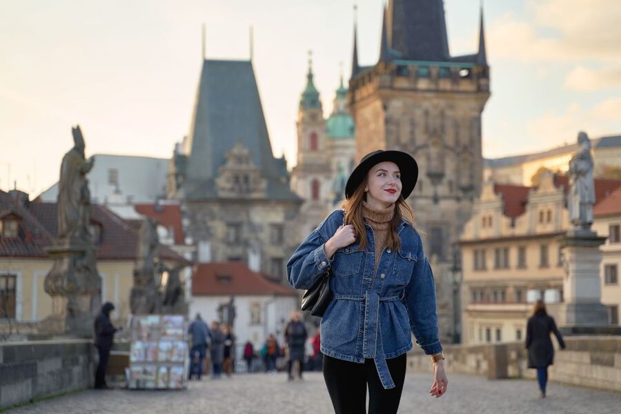 Prague: Professional Photoshoot at Charles Bridge - A 15 to 45 minute shoot on Charles Bridge