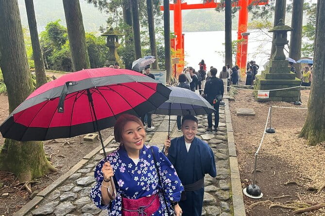 Private Hakone Kimono costume Photo Tour with Hotel Pick-up - Odawara Castle and a formal Japanese backdrop