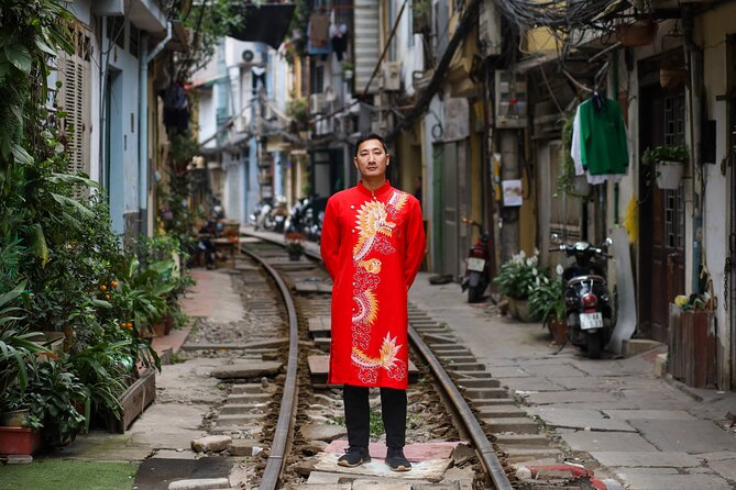 Private Hanoi Photoshoot – Iconic Spots & Hidden Gems - Why the photographer matters more than the route