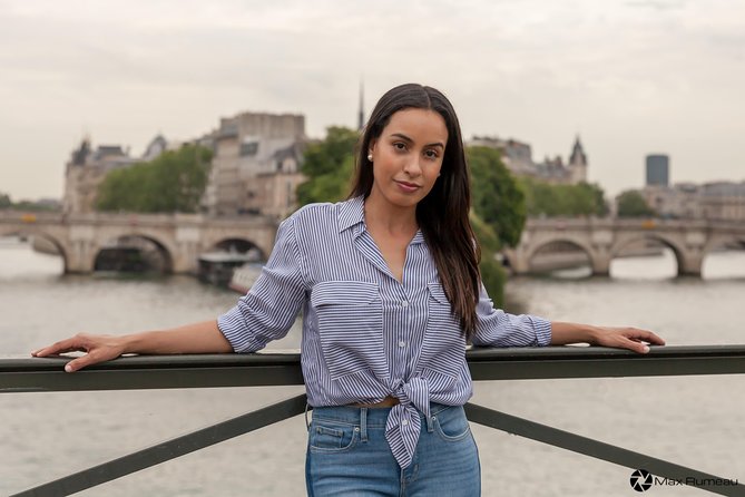 Private Historical Photo Tour in Paris - A photo walk with Paris as the backdrop