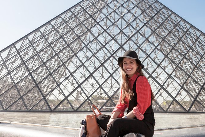 Private Historical Photo Tour in Paris - The Louvre from the outside