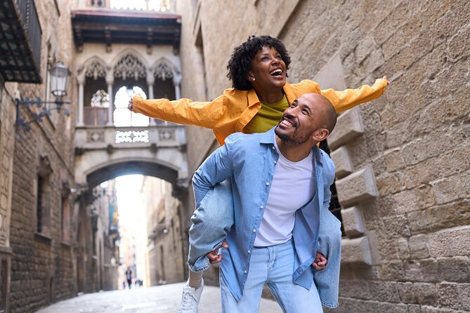 Private Iconic Barcelona Photoshoot - Starting near Portal de l’Àngel
