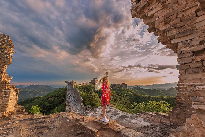 Private Jinshanling relax photo tour by sunset - What the guide adds beyond directions
