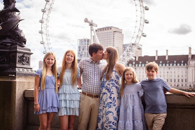 Private landmarks photoshoot for families and couples - Big Ben and the Westminster Bridge views