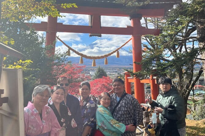Private Mt.Fuji Kimono costume Photo Tour with Hotel Pick-up - Oshino Hakkai: ponds, water, and a local lunch