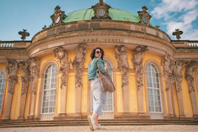 Private Personalized Photoshoot in Berlin - Starting at Friedrichsbrücke on the Spree
