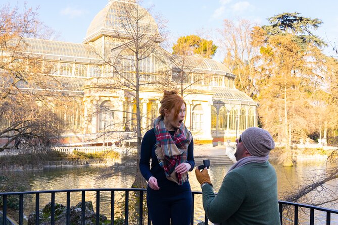 Private Photo Session Tour for Couples in Madrid - How the private format changes the experience