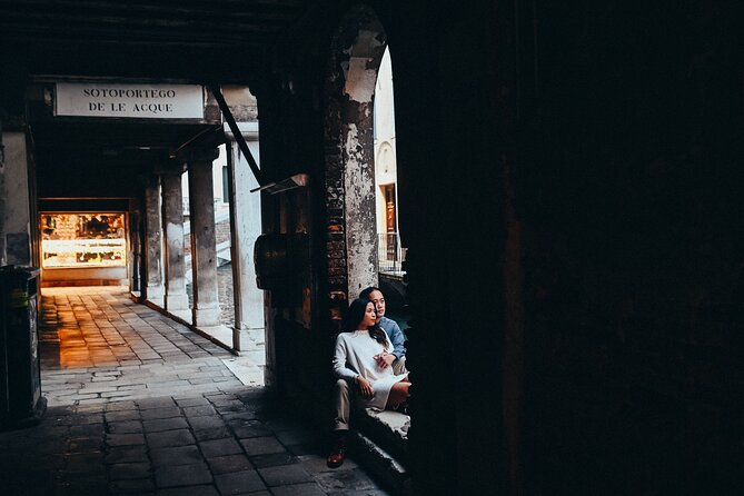 Private Photo Shoot in Venice with Gondola Ride Included - Rialto Bridge and Venice’s narrow lanes