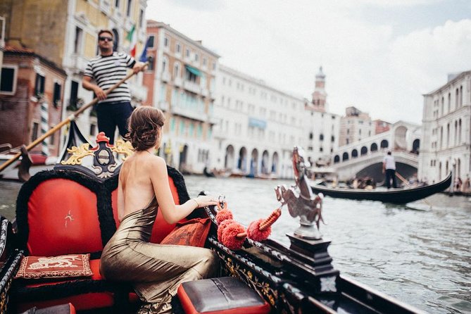 Private Photo Shoot in Venice with Gondola Ride Included - Teatro La Fenice and Santa Maria della Salute