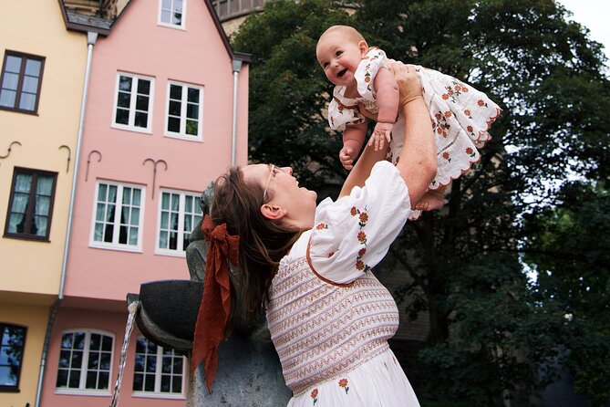 Private photo tour in Cologne - Cologne’s Old Town Supplies the Softer Background