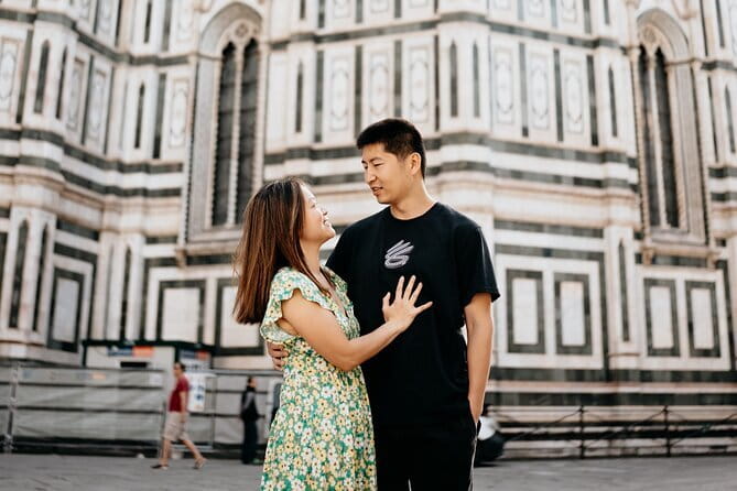 Private Photography Experience in Florence - Finding character in a narrow street