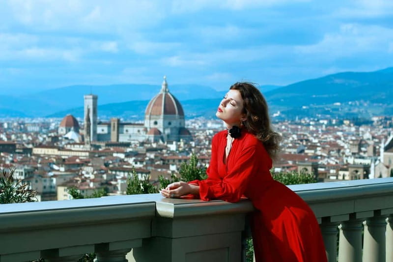 Private photoshoot in Florence by pro photographer - Piazza della Repubblica in a short 15-minute stop