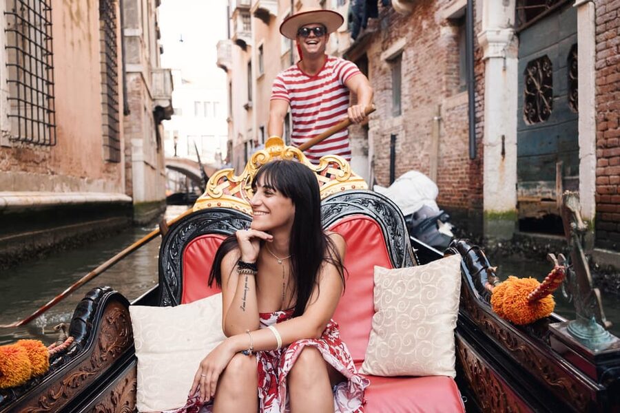 Private Photoshoot of Your Gondola Ride in Venice - St. Mark’s Square and Doge’s Palace