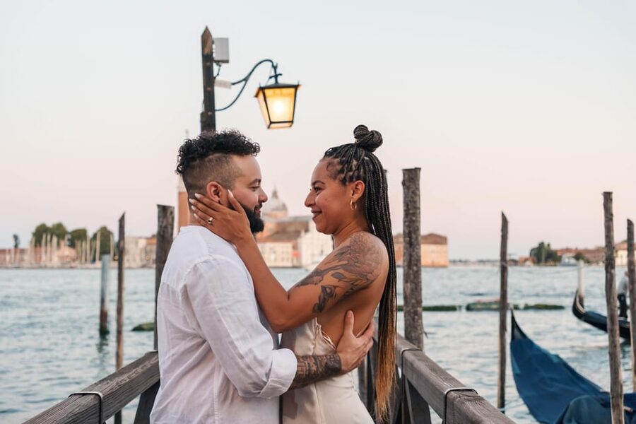 Private Photoshoot of Your Gondola Ride in Venice - Practical booking advice