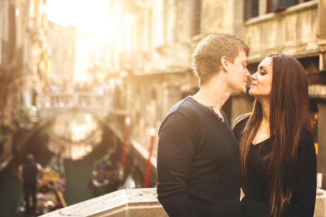 Private Photoshoot on Personal Gondola in Venice - Finishing near Rialto Bridge