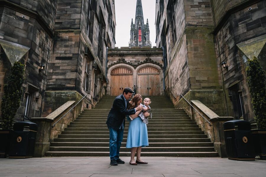 Private Photoshoot with Views of Famous Edinburgh Castle - Meeting at Pizza Express and setting the plan