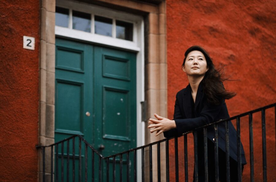 Private Photoshoot with Views of Famous Edinburgh Castle - Old Town photographs with more atmosphere