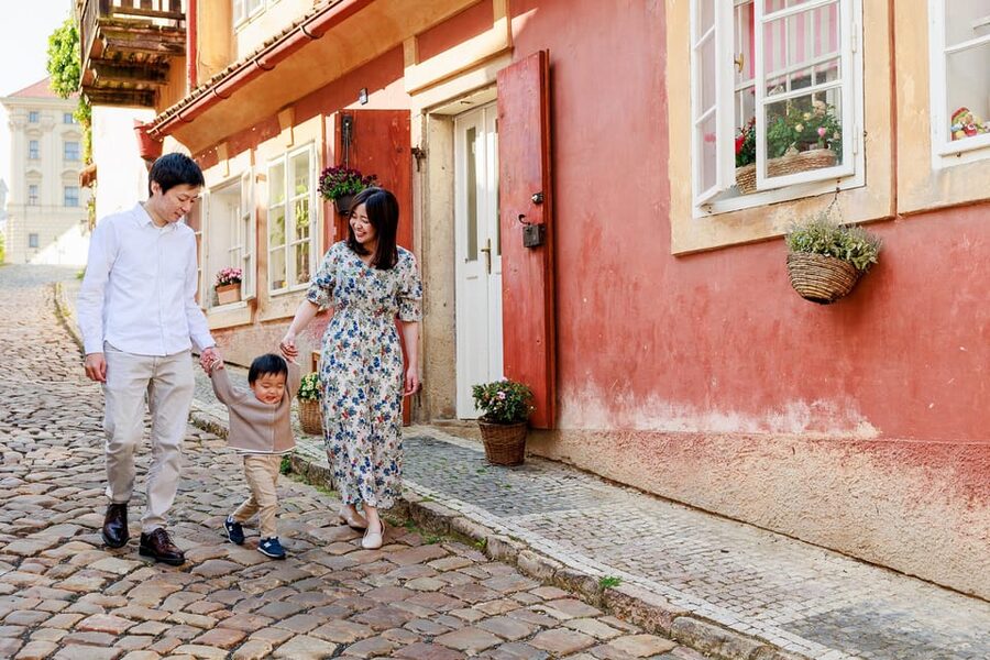 Private Prague Sunrise Photoshoot + Walking Tour - Why sunrise changes the Prague experience