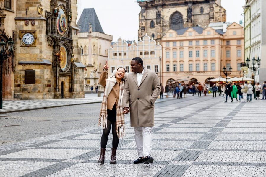 Private Prague Sunrise Photoshoot + Walking Tour - Meeting Leah in Old Town