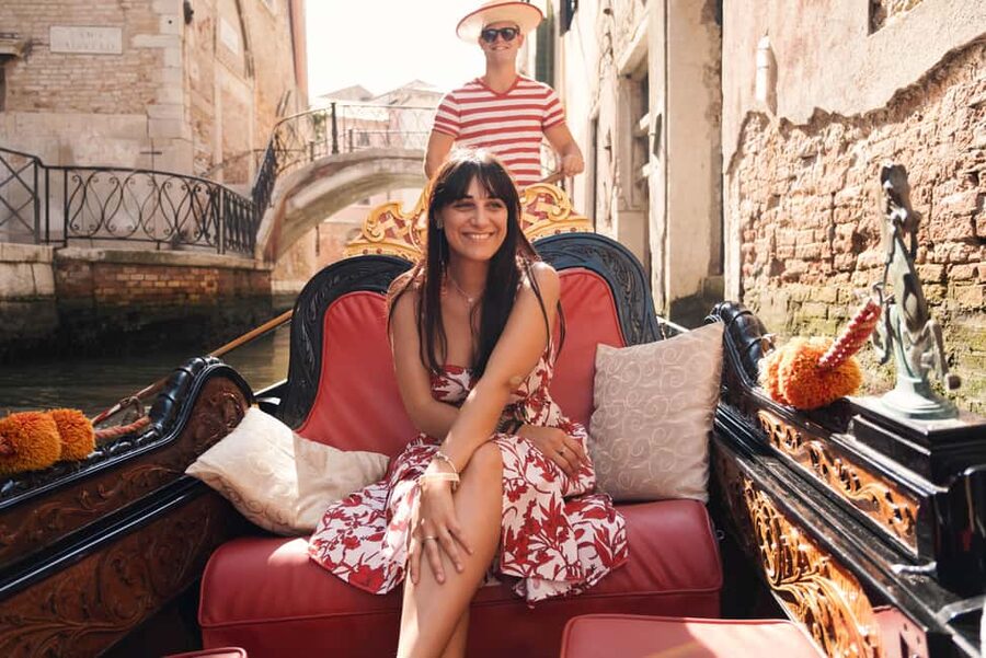 Private Professional Photoshoot in Venice - Quieter Canals and Less Visited Corners
