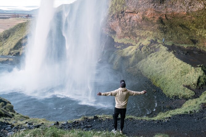 Private Secret Spots of Iceland Full day Tour with Photography by Luke - Kleifarvatn: a broad lake with real depth