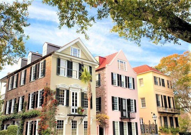 Private Tour! Capture the best of Charleston with a multi-location photoshoot. - Key points at a glance