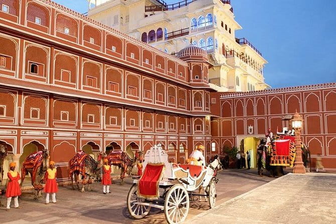 Private Tour of Instagrammable Photogenic Spots in Jaipur - Street photographs in Jaipur’s bazaars