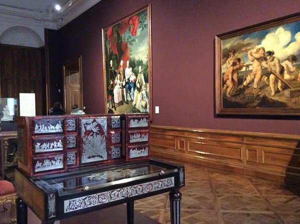Private Tour of the Belvedere Palace with an Art Historian: "Pictures of Austrian Identities". Art & History Tour with Skip-the-line Tickets - Art as a window onto Austrian society
