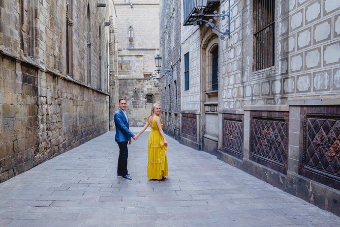 Private Tour: Personal Travel Photographer Tour in Barcelona - The Gothic Quarter for close-up street scenes